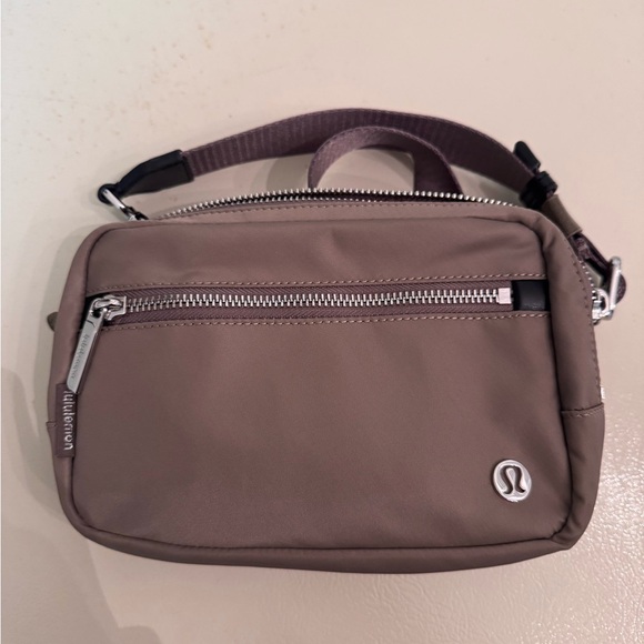 Everywhere Convertible Crossbody Bag 1.5L-NWOT - Picture 1 of 3